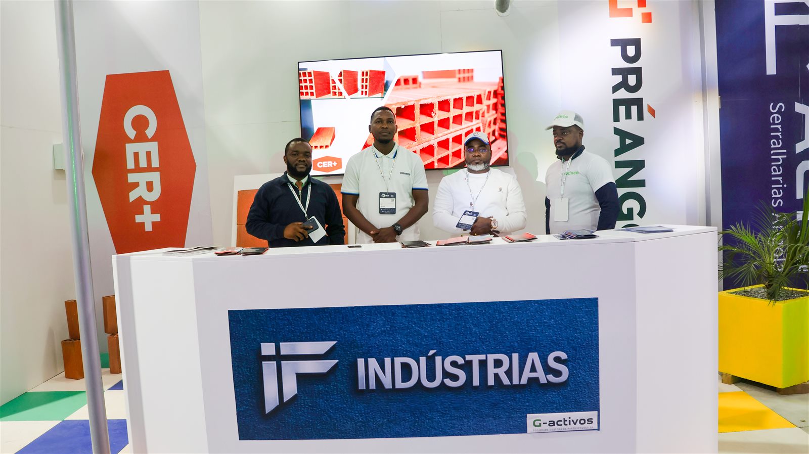Equipa no balcão da Indústrias Group durante a FILDA 2026